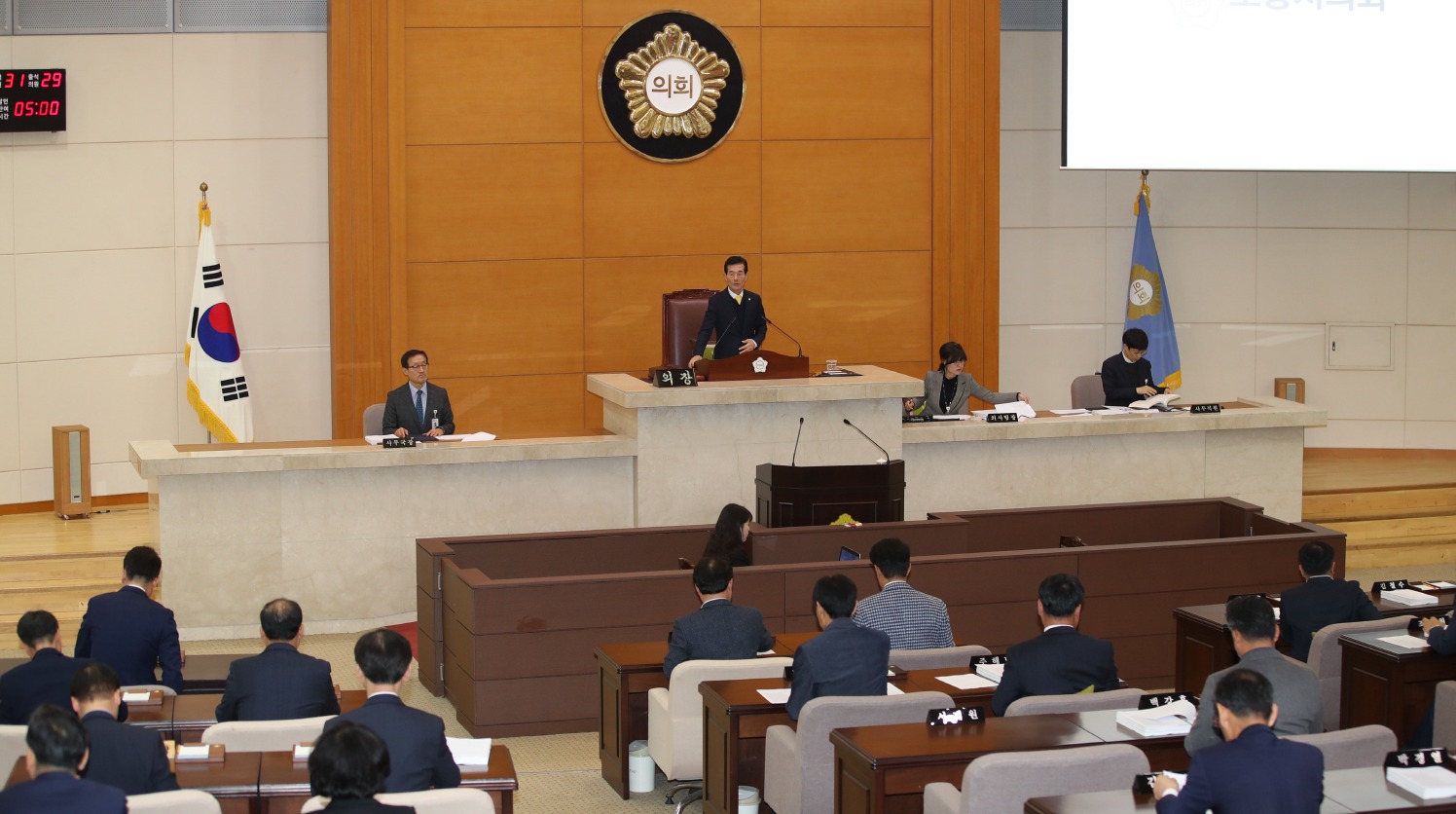포항시의회가 제266회 임시회 제2차 본회의를 열고 있다.