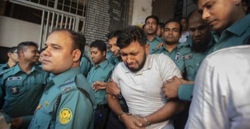 2018년 7월 방글라데시 과속버스 학생 사망 사건과 관련해 종신형을 선고받은 운전사(가운데 흰옷). [EPA=연합뉴스]