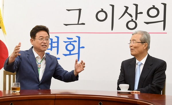 1일 이철우 경북도지사(왼쪽)가 김종인 미래통합당 비대위원장을 만나고 있다.