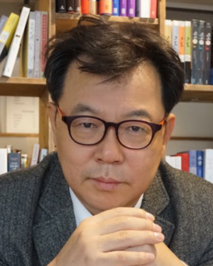 김동완 칼럼니스트