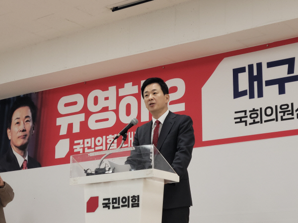 박근혜 전 대통령 변호인으로 활동한 유영하 변호사가 22일 국민의힘 대구시당 5층 강당에서 달서구갑 국회의원선거 출마를 선언하고 있다. 전재용 기자
