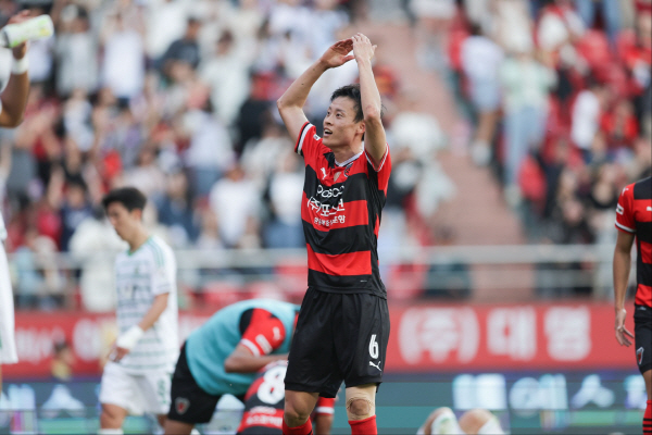<b>포항</b>스틸러스, 김종우 <b>극장골</b>로 <b>전북</b>현대 1-0 꺾고 1위 수성