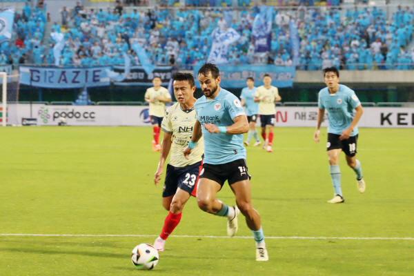 <b>김천</b>상무, <b>대구</b>FC 꺾고 리그 <b>선두</b> 복귀