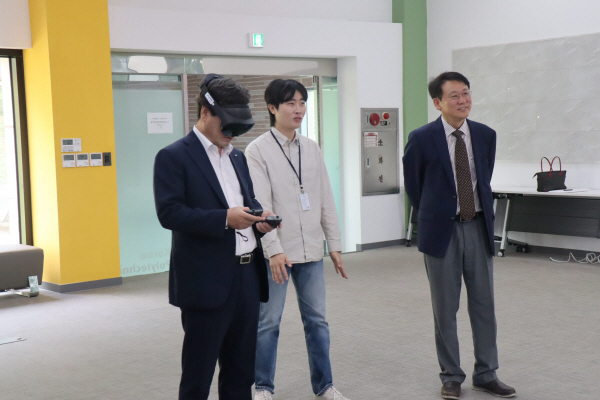 폴리텍대학 포항캠퍼스, 전국 최초 이차전지 확장 현실 교육 콘텐츠 제... - 뉴스 썸네일 이미지