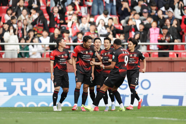 포항스틸러스, 수원FC 2-0 완파…<b>이호재 멀티골</b> 폭발