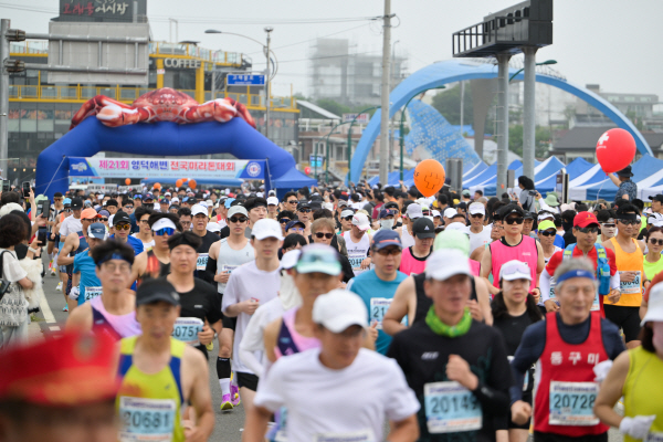 영덕해변 마라톤 4천여 명 대성황…블루로드 달리며 지역 활력 더해