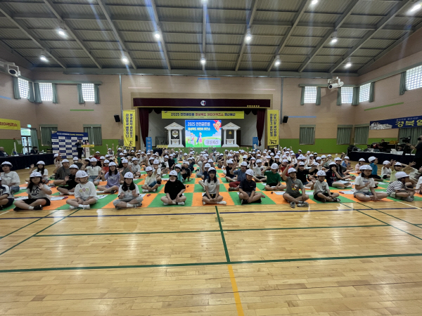 ‘2025 안전골든벨 경상북도 어린이퀴즈쇼 경산 예선’이 1일 경산 정평초등학교 강당에서 열리고 있다. 김윤섭 기자