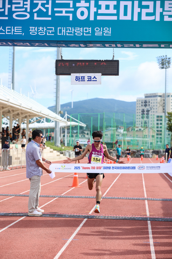 '한국 장거리 기대주' 영천시청 박재우, 첫 하프마라톤 출전 우승
