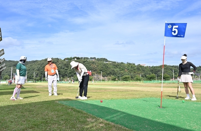 ▲ 대구시 9개 구·군 대표 선수들이 참가해 남녀 일반부와 시니어부로 나뉘어 기량을 겨루고 있다. 군위군