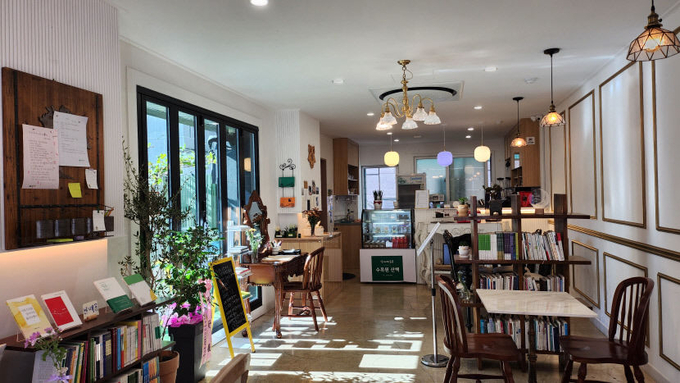 ▲ 대구 시집 전문 독립서점 ‘산아래 詩 수목원 산책’이 오는 26일 오후 6시 서하 시인 초청 세 번째 북토크 행사를 연다.