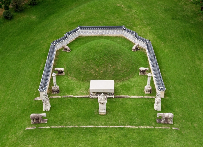 ▲ 온릉 능침 전경(궁능유적본부)