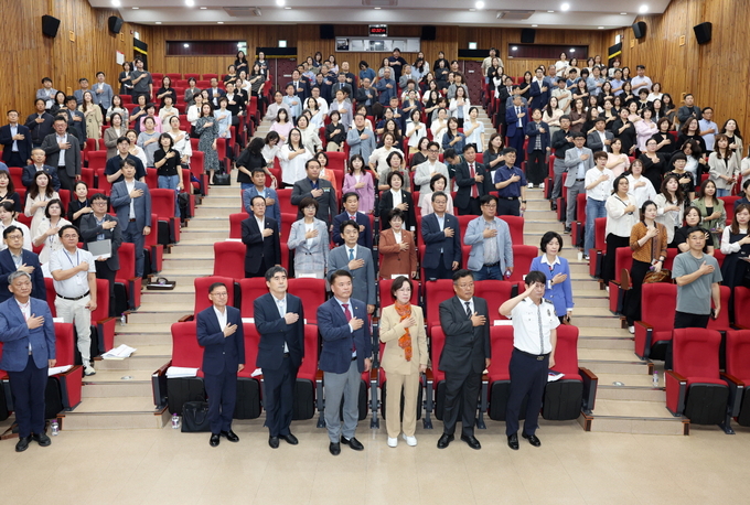 ▲ 대구시의회교육위원회가  수성구 관내 77개교 교육 현안 목소리를 듣고 있다.