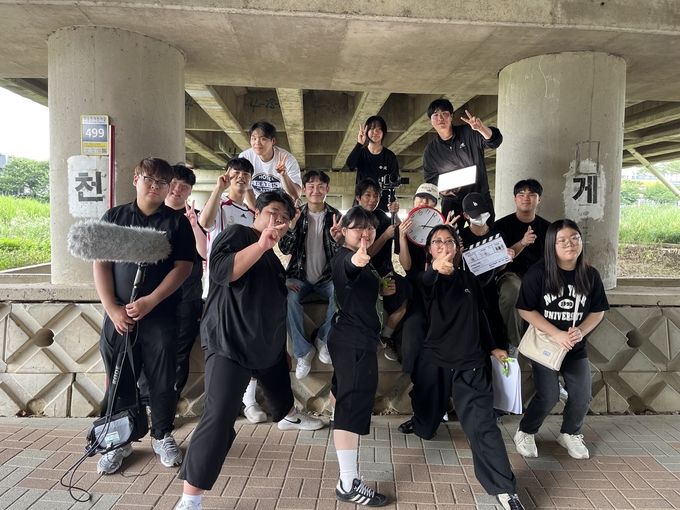 ▲ 대경대 연기예술과와 충청대학 방송광고제작학과 전공학생들이 전문적인 전공 협업 프로젝트를 통해 단편영화를 제작한 후. 대경대.