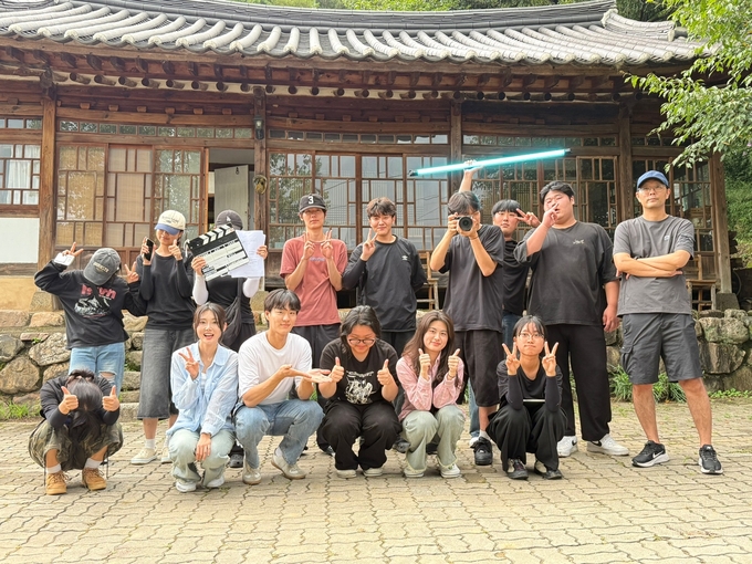 ▲ 단편영화 촬영장에서 대경대 연기예술과와 충청대학교 영상광고제작과 전공학생들. 대경대.