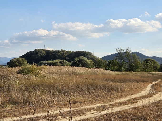 ▲ 산모퉁이 매학정으로 돌아오는길,