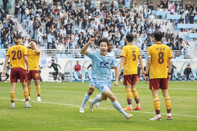 ▲ 대구 김현준이 후반 추가시간 2분 극적인 결승골을 넣고 환호하고 있다. 대구FC