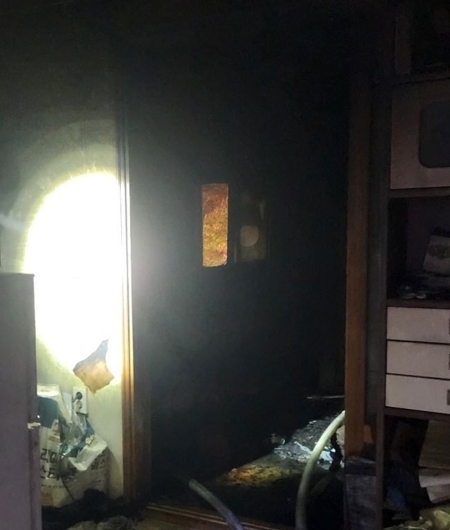 ▲ 대구 달서구 용산동의 한 다가구주택에서  11일 오전 5시 1분께 화재가 발생해 30대 남성 거주자 1명이 사망했다. 대구소방안전본부