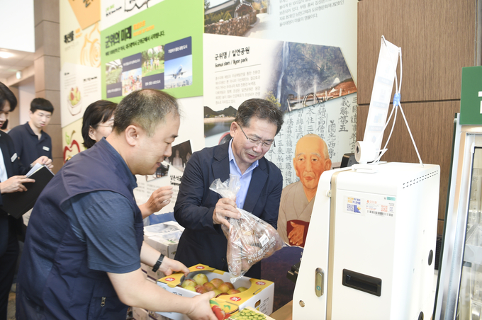 ▲ 군위군청점. 군위로컬푸드 무인판매대.