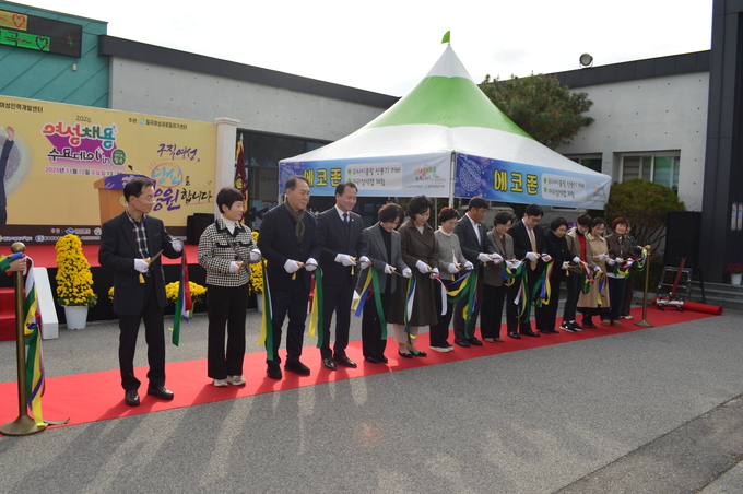 ▲ 2025 여성채용 수요데이 in 친환경도시 eco칠곡 행사가 12일 칠곡여성인력개발센터(관장 류미하) 전정에서 취업여성희망자 300여명이 참석한 가운데 열렸다.