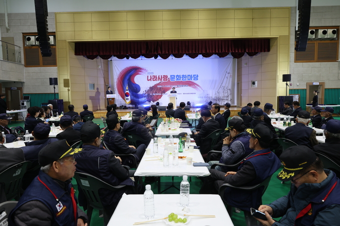 ▲ 2025나라사랑 문화한마당이 12일 오전 영천시 교촌동 영천생활체육관에서 열린 가운데 최기문 영천시장이 인사말을 하고 있다.김영환 기자 yhk@kyongbuk.com