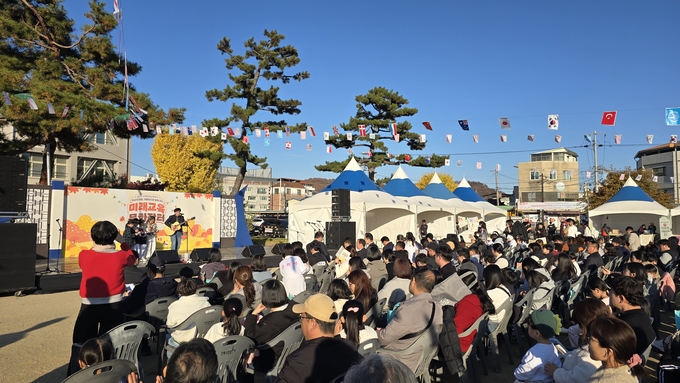 ▲ ‘2025 안동미래교육지구 미래교육 문화장터’가 학생과 학부모, 교사, 지역 주민 등 1천여 명이 참여하며 성황리에 마무리됐다.