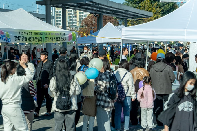 ▲ 가을 여행철을 맞아 도심 속 문화 향유 확대와 지역 상권 활성화를 목표로 사곡역 인근에서 개최한  ‘바이구미(Buy Gumi) 페스티벌’