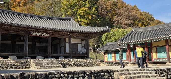 ▲ 방문객들이 임고서원을 둘러보고 있다.