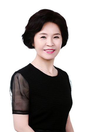 ▲ 수필 공동대상 김은숙 약력, 2022년 전라매일 신춘문예 수필 당선, 2024년 계간 에세이문학 등단, 2024년 상상인 신춘문예 시부문 당선