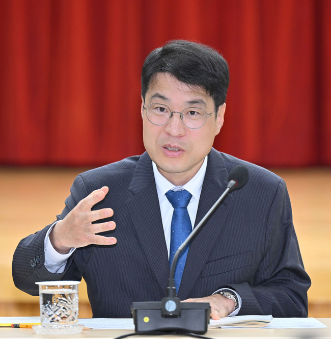 ▲ 김정기 대구시장 권한대행이 20일 간부회의를 주재하고 있다.