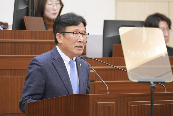 ▲ 안동시의회 김순중 의원이 22일 열린 제263회 제2차 정례회 5분 자유발언을 하고 있다.