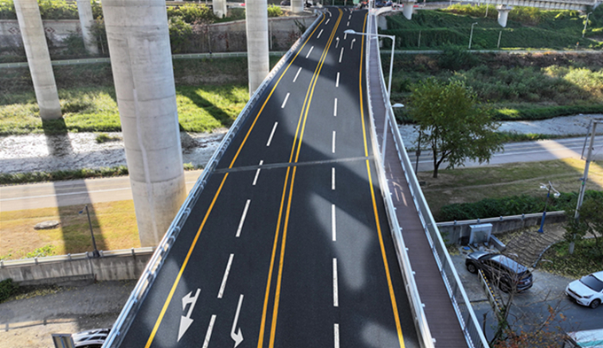 ▲ 수성구 파동교가 확장공사를 마무리하고 24일부터 전면 운영에 들어가, 교통난 해소에 크게 기여할 것으로 기대된다.