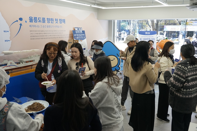 ▲ 울릉군이 서울 성수동 한복판에서 선보인 ‘울릉도 팝업스토어’가 4일간 2,500여 명의 발길을 모으며 성황리에 막을 내렸다. 사진 울릉군