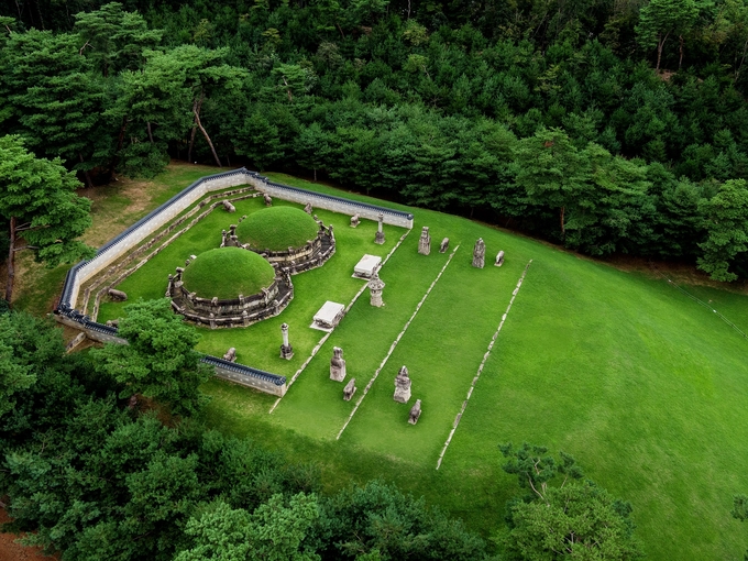 ▲ 강릉 능침 전경(궁능유적본부)