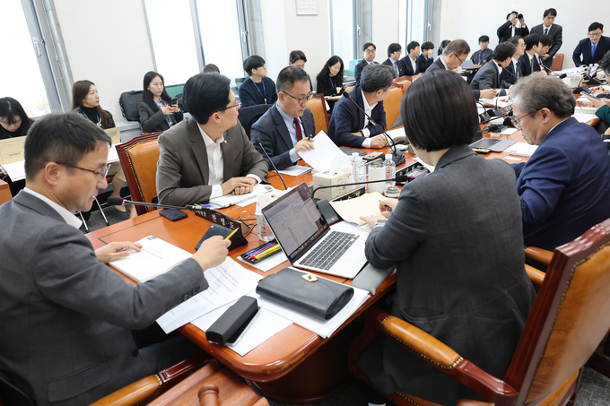 ▲ 21일 서울 여의도 국회에서 열린 예산결산특별위원회 예산안 조정소위원회에서 한병도 소위원장이 회의를 주재하고 있다.연합