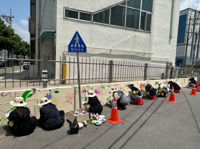 ▲ 경북전문대학교가 ‘2025 현암봉사인증제 우수장학생’ 선발에 나섰다. 봉사활동 자료사진.