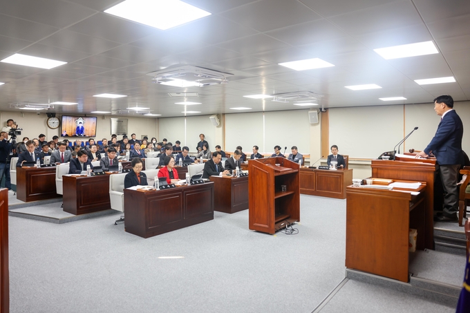 ▲ 제297회 제2차 정례회 제1차 본회의