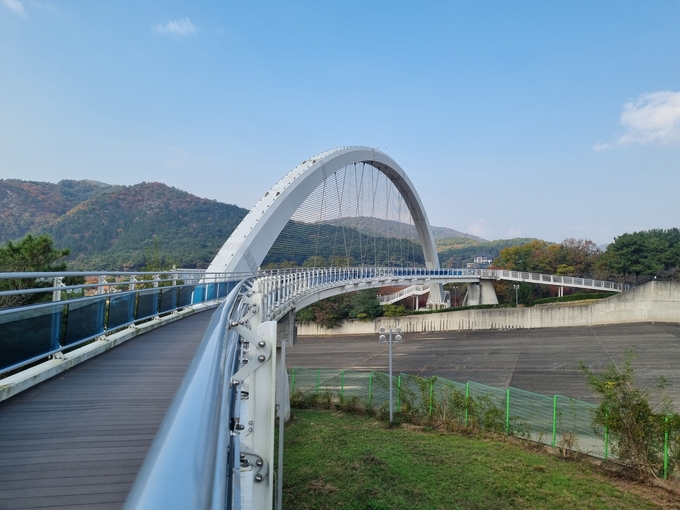 ▲ 보문호 물너울교 모습