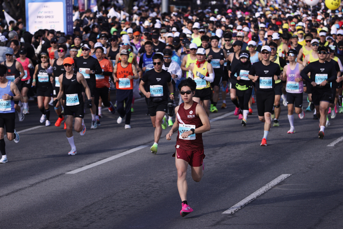 [포토] '2026 대구마라톤대회' 시민들 함성 속 질주