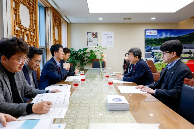 남한권 울릉군수, 경북도 찾아 해상교통 안정·섬 발전 지원 촉구 - 뉴스 썸네일 이미지
