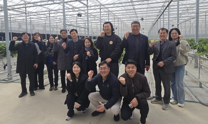 영천 스마트농업 전국서 벤치마킹 발길...미래 농업 모델 주목 - 뉴스 썸네일 이미지
