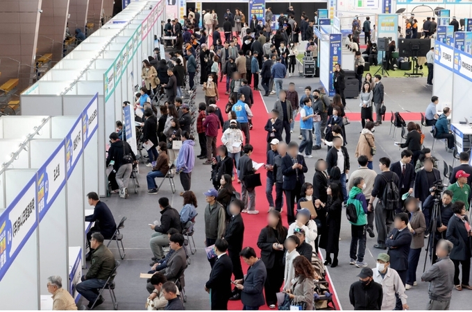 포항시 ‘3만4500개 일자리’ 승부수…AI·체류형 전략으로 구조 전환 가속