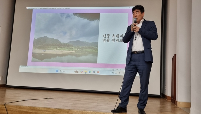 ▲ 정극원 대구대학교 법학부 교수는 28일 대구 수성도서관 내 대구사회문화대학에서 열린 제2494회 강연에 초빙돼 ‘역사기행 왕과 사는 남자’를 주제로 특별 강연을 펼쳤다. 정극원 교수.