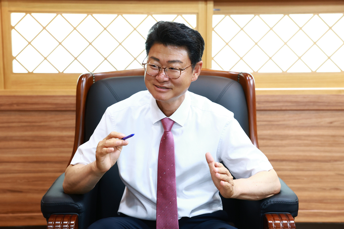 황이주 울진군수 당선인, 취임 전부터 예산 혁신...현안 해결도 속도 - 뉴스 썸네일 이미지